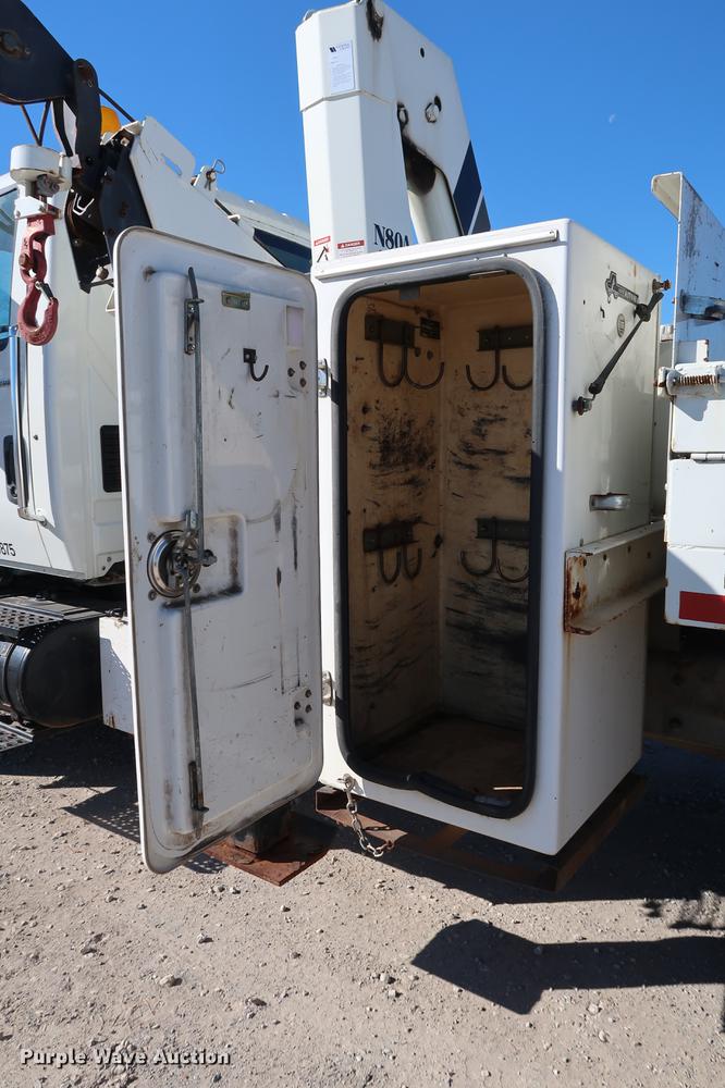 image for item DG3288 2005 International 7400 crane truck