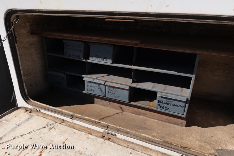 image for item DG3288 2005 International 7400 crane truck