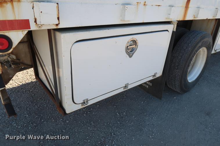 image for item DG3288 2005 International 7400 crane truck