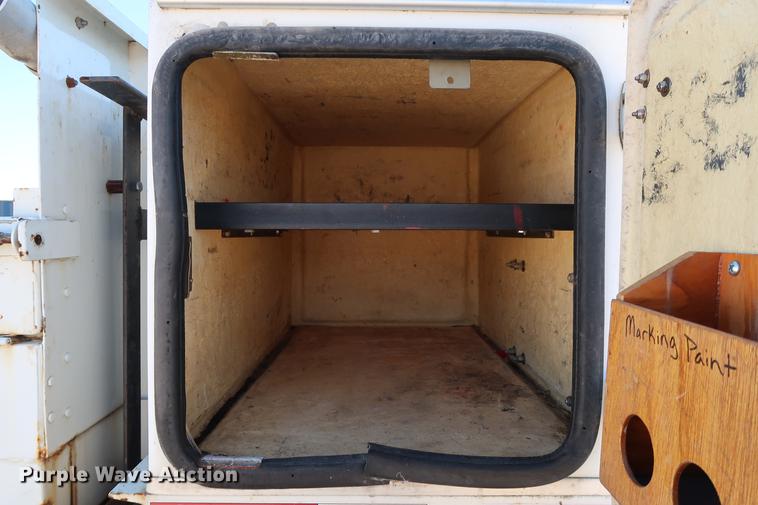 image for item DG3288 2005 International 7400 crane truck