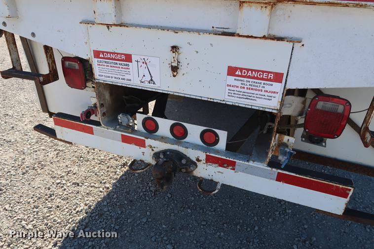 image for item DG3288 2005 International 7400 crane truck