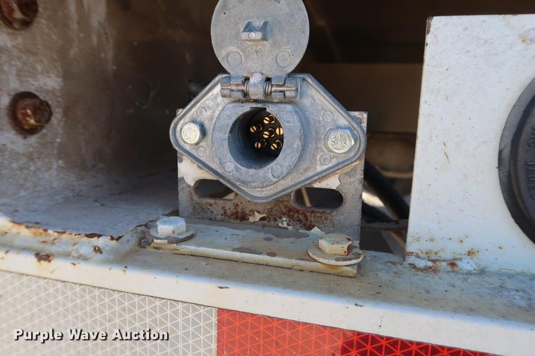 image for item DG3288 2005 International 7400 crane truck