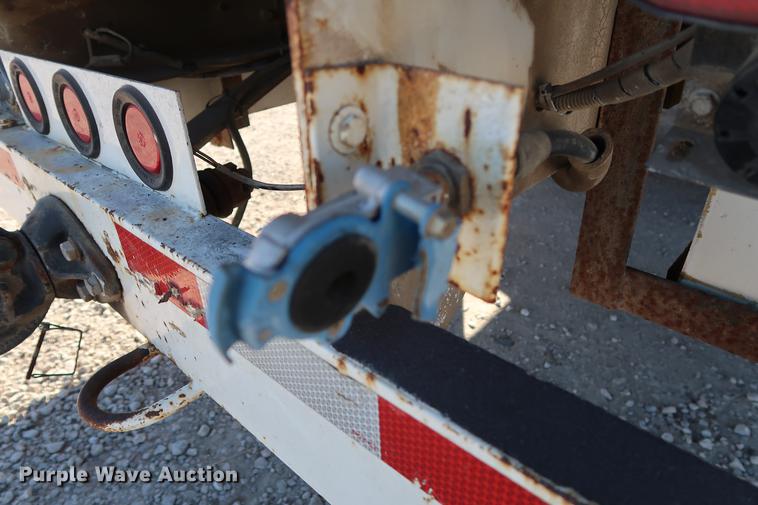 image for item DG3288 2005 International 7400 crane truck