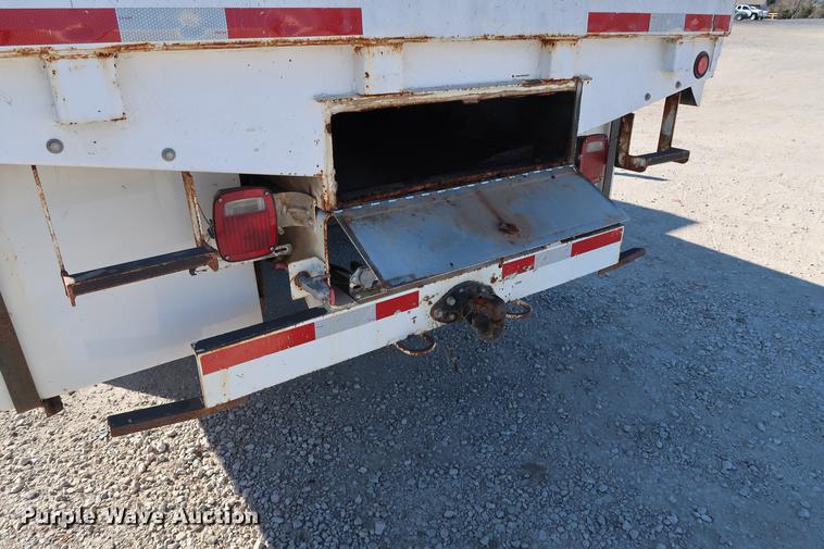 image for item DG3288 2005 International 7400 crane truck