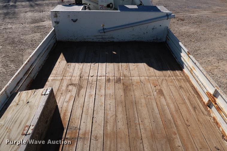 image for item DG3288 2005 International 7400 crane truck