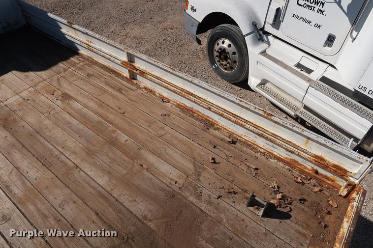 image for item DG3288 2005 International 7400 crane truck