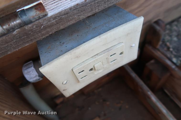 image for item DG3288 2005 International 7400 crane truck