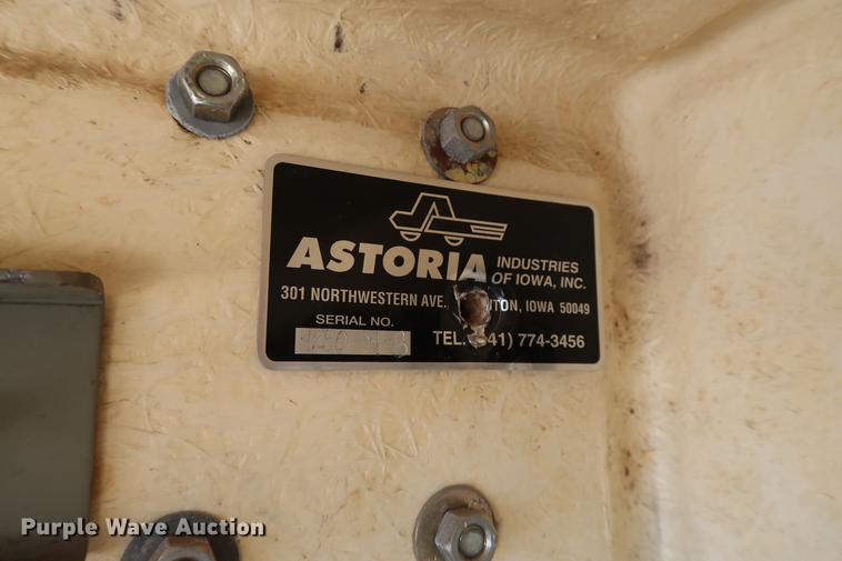 image for item DG3288 2005 International 7400 crane truck