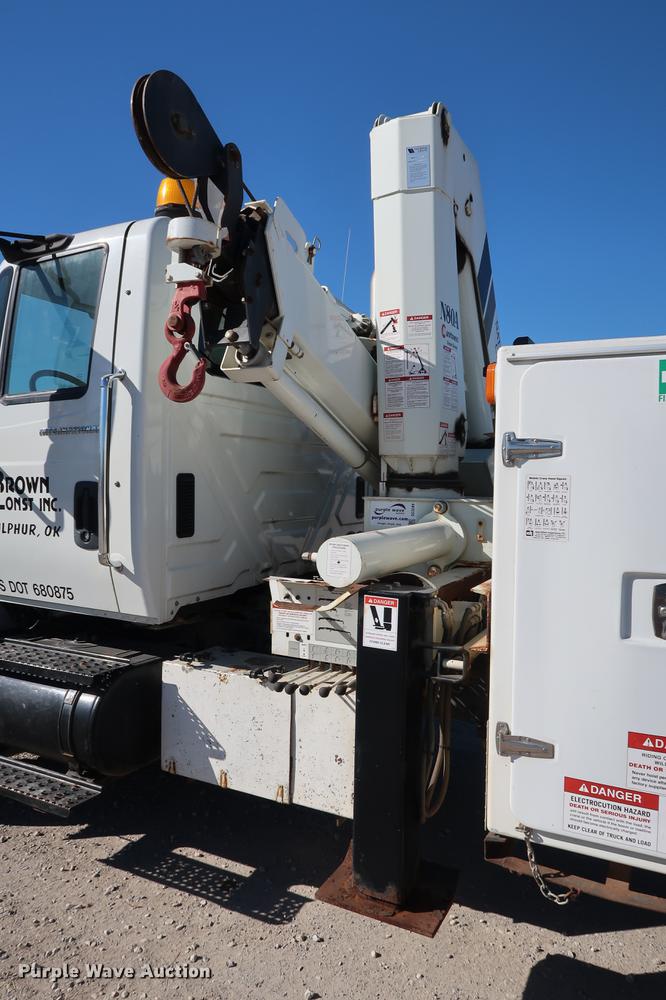 image for item DG3288 2005 International 7400 crane truck