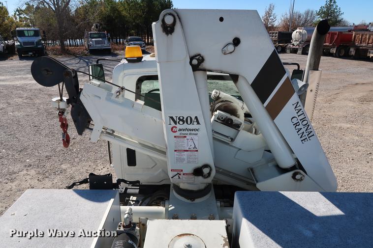 image for item DG3288 2005 International 7400 crane truck