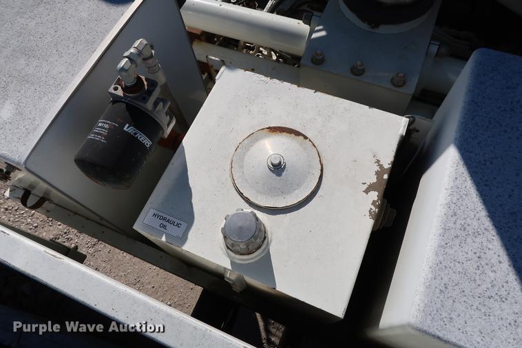 image for item DG3288 2005 International 7400 crane truck