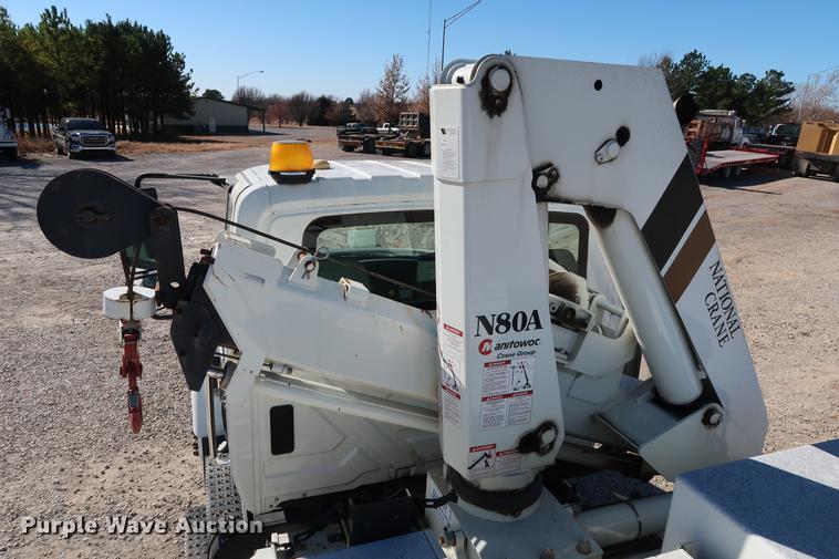 image for item DG3288 2005 International 7400 crane truck