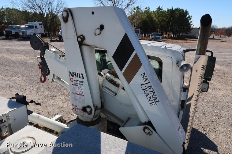 image for item DG3288 2005 International 7400 crane truck