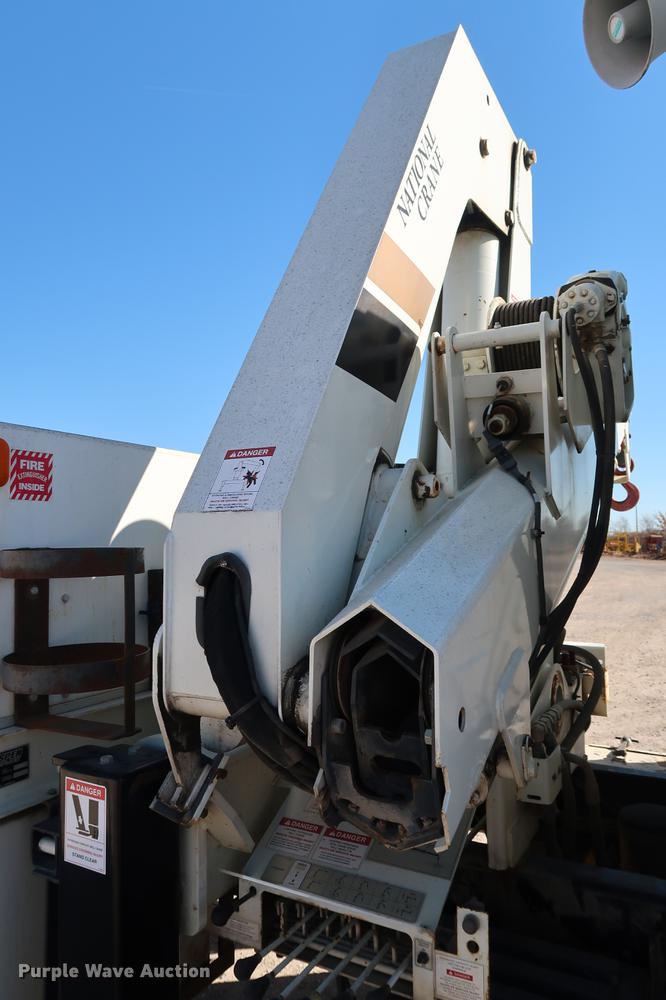 image for item DG3288 2005 International 7400 crane truck