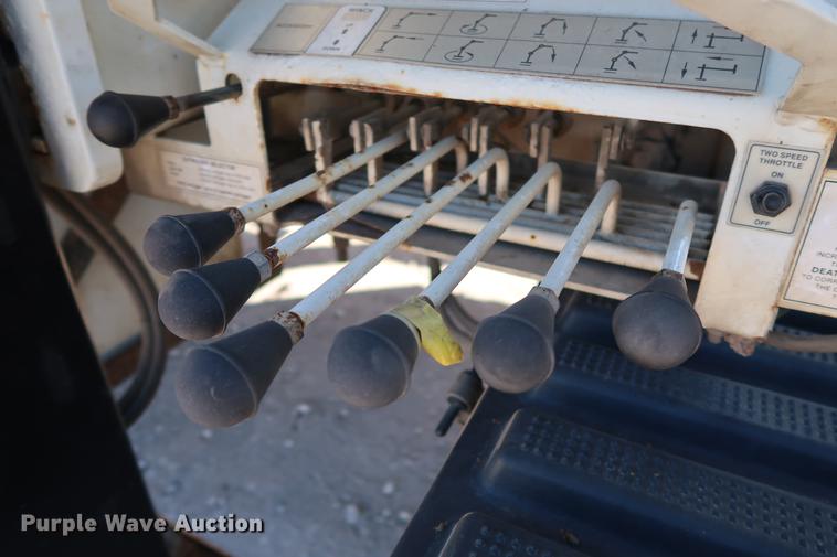 image for item DG3288 2005 International 7400 crane truck