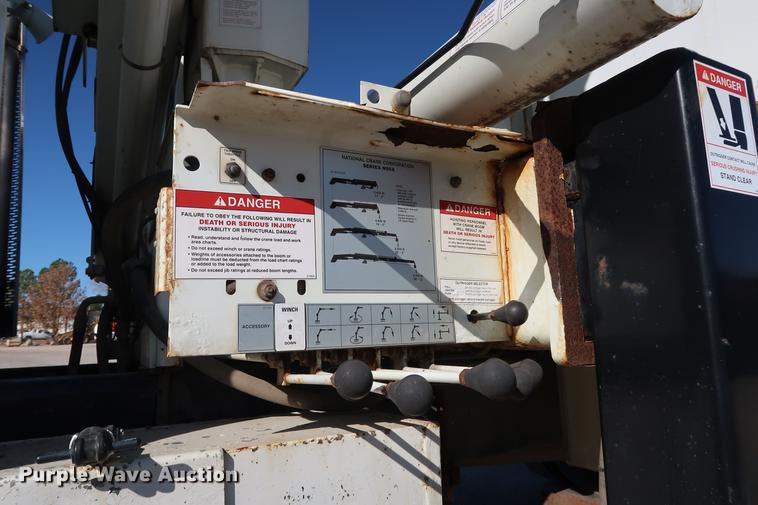 image for item DG3288 2005 International 7400 crane truck