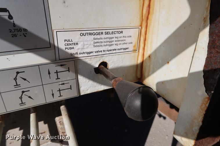 image for item DG3288 2005 International 7400 crane truck