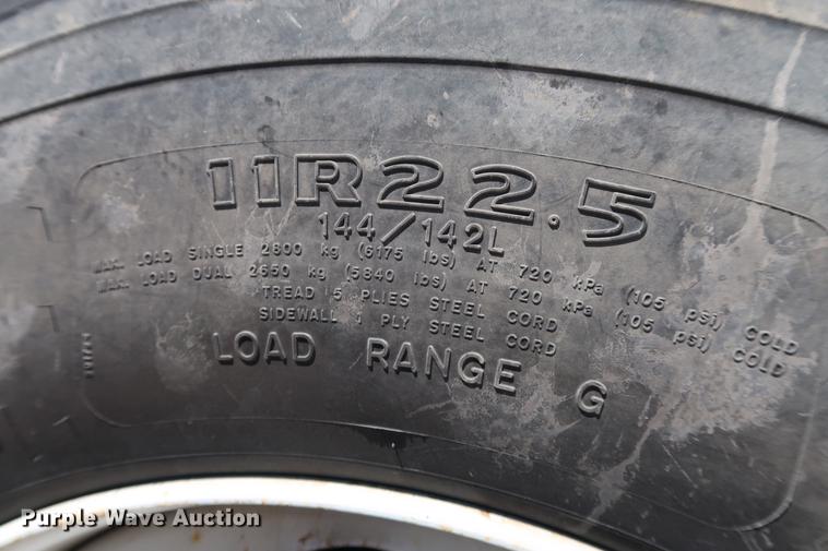 image for item DG3288 2005 International 7400 crane truck