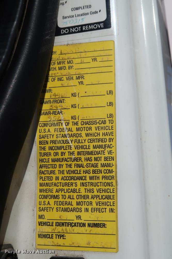 image for item DG3288 2005 International 7400 crane truck