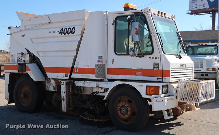 image for item DG3293 2004 Allianz Johnston 4000 street sweeper