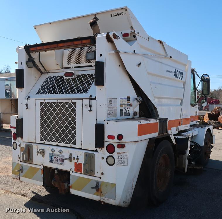 image for item DG3293 2004 Allianz Johnston 4000 street sweeper