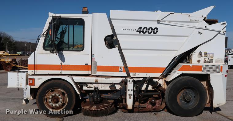 image for item DG3293 2004 Allianz Johnston 4000 street sweeper