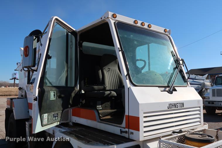 image for item DG3293 2004 Allianz Johnston 4000 street sweeper