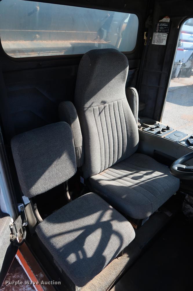 image for item DG3293 2004 Allianz Johnston 4000 street sweeper