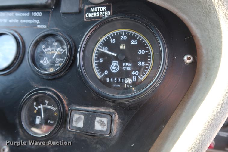 image for item DG3293 2004 Allianz Johnston 4000 street sweeper