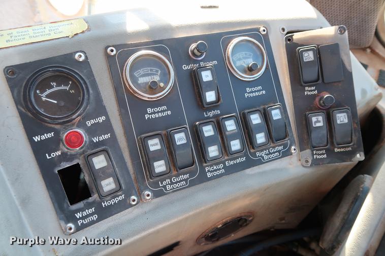 image for item DG3293 2004 Allianz Johnston 4000 street sweeper