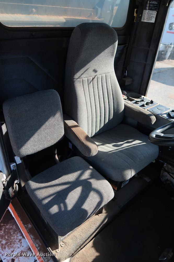 image for item DG3293 2004 Allianz Johnston 4000 street sweeper