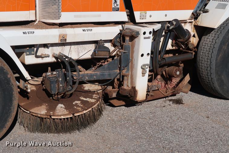 image for item DG3293 2004 Allianz Johnston 4000 street sweeper