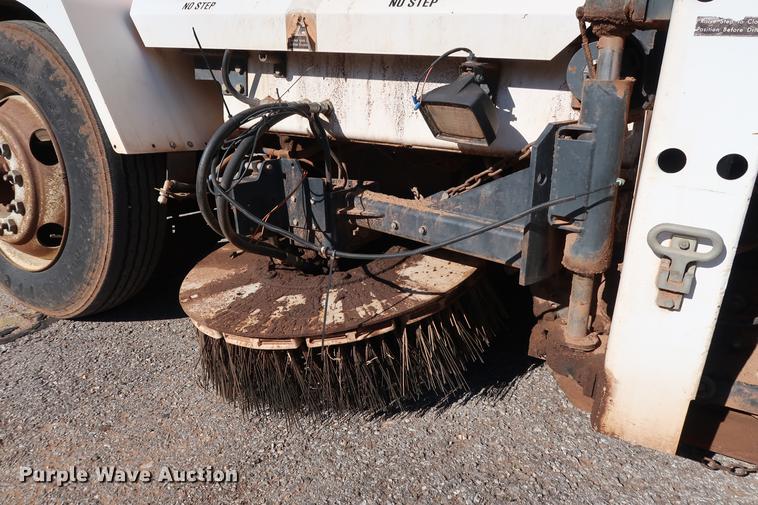image for item DG3293 2004 Allianz Johnston 4000 street sweeper