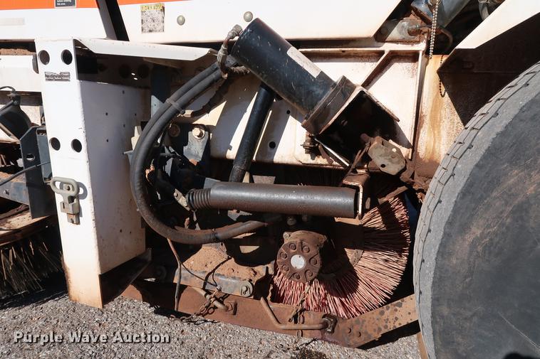 image for item DG3293 2004 Allianz Johnston 4000 street sweeper