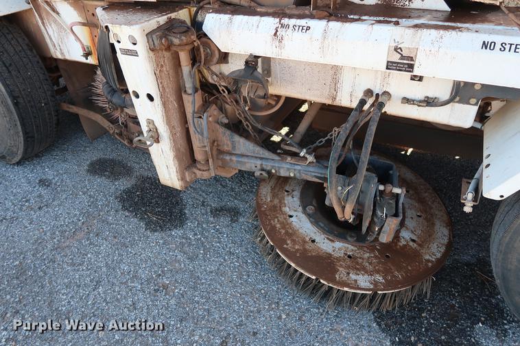 image for item DG3293 2004 Allianz Johnston 4000 street sweeper