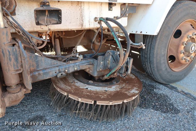 image for item DG3293 2004 Allianz Johnston 4000 street sweeper