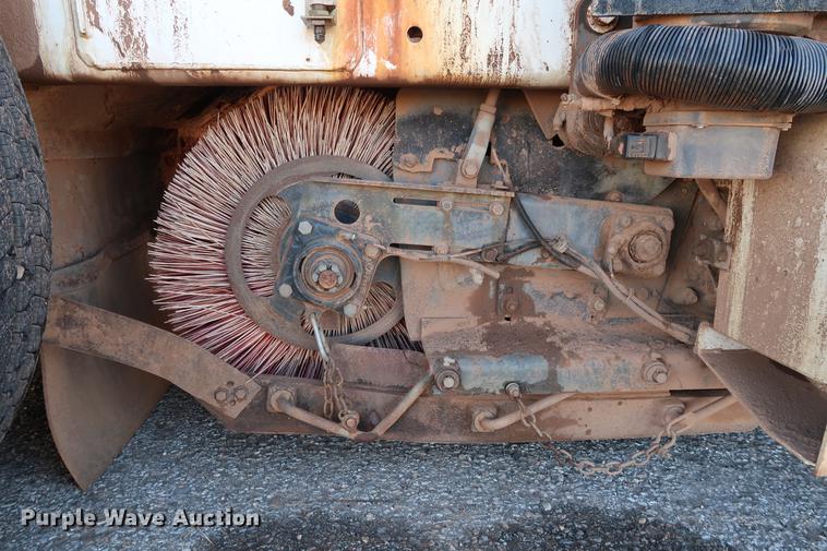 image for item DG3293 2004 Allianz Johnston 4000 street sweeper