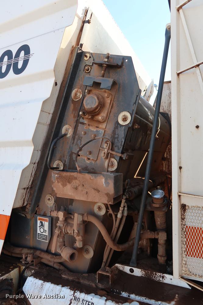 image for item DG3293 2004 Allianz Johnston 4000 street sweeper