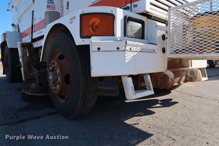 image for item DG3293 2004 Allianz Johnston 4000 street sweeper