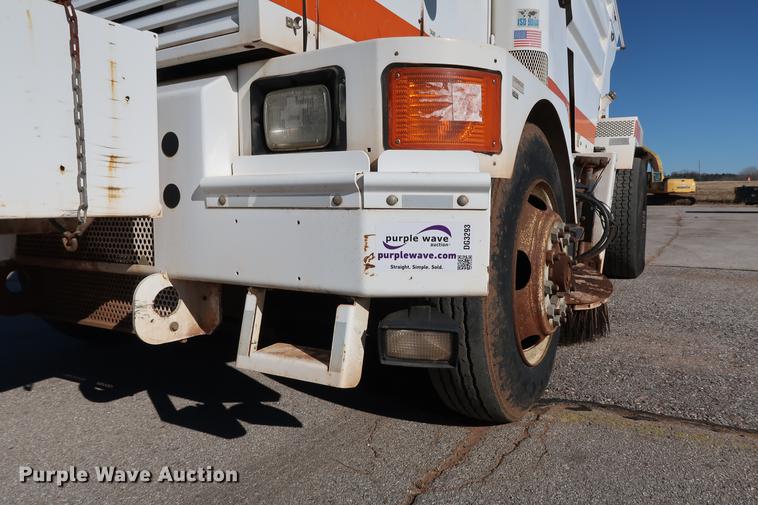 image for item DG3293 2004 Allianz Johnston 4000 street sweeper