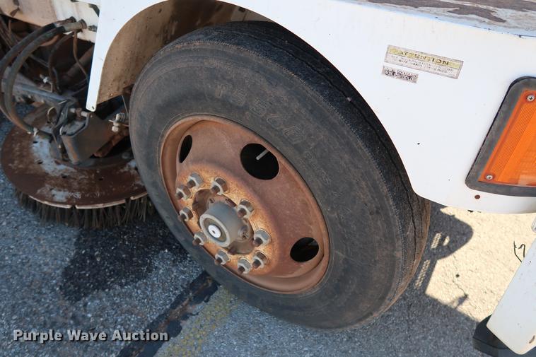 image for item DG3293 2004 Allianz Johnston 4000 street sweeper