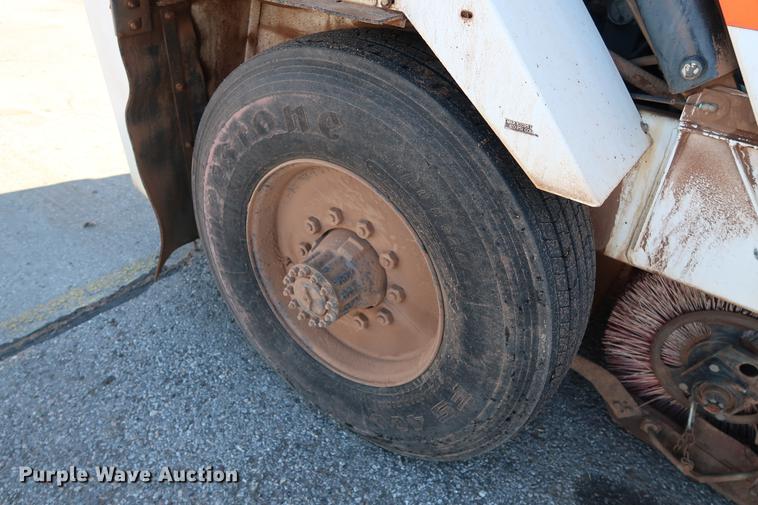 image for item DG3293 2004 Allianz Johnston 4000 street sweeper