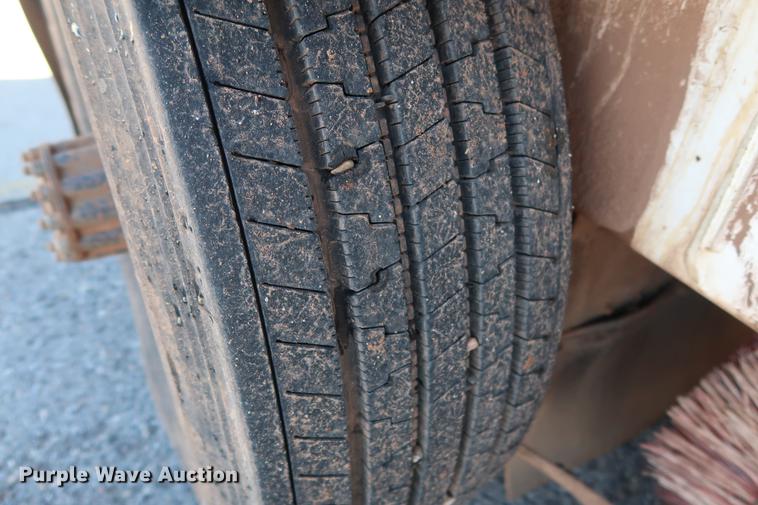 image for item DG3293 2004 Allianz Johnston 4000 street sweeper