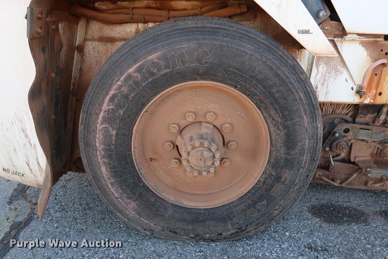 image for item DG3293 2004 Allianz Johnston 4000 street sweeper