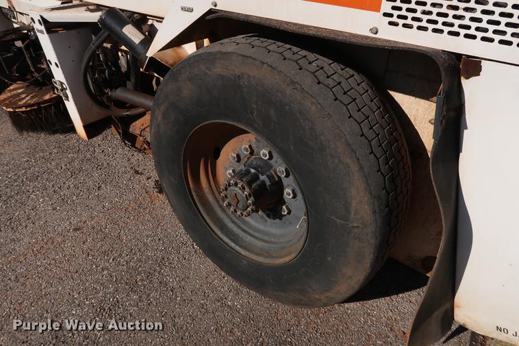 image for item DG3293 2004 Allianz Johnston 4000 street sweeper