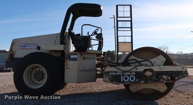 image for item DG3301 2000 Ingersoll Rand SD-100D single drum vibratory roller