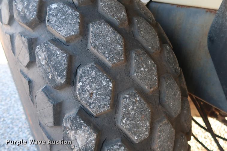 image for item DG3301 2000 Ingersoll Rand SD-100D single drum vibratory roller