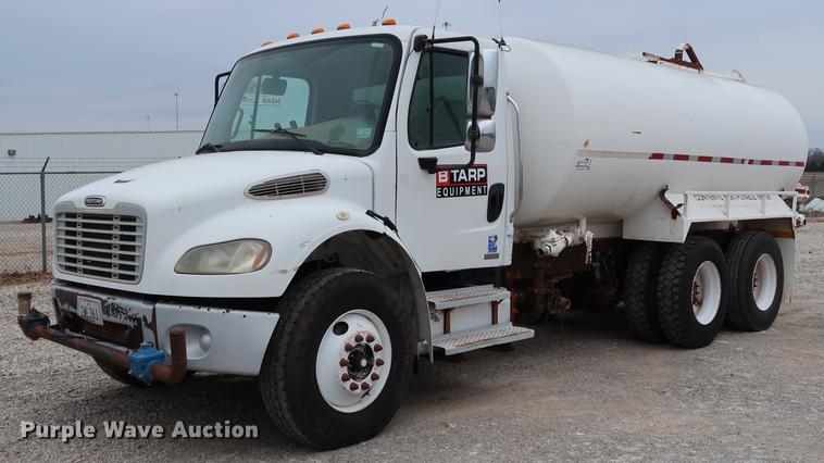 image for item DG3305 2003 Freightliner Business Class M2 water truck