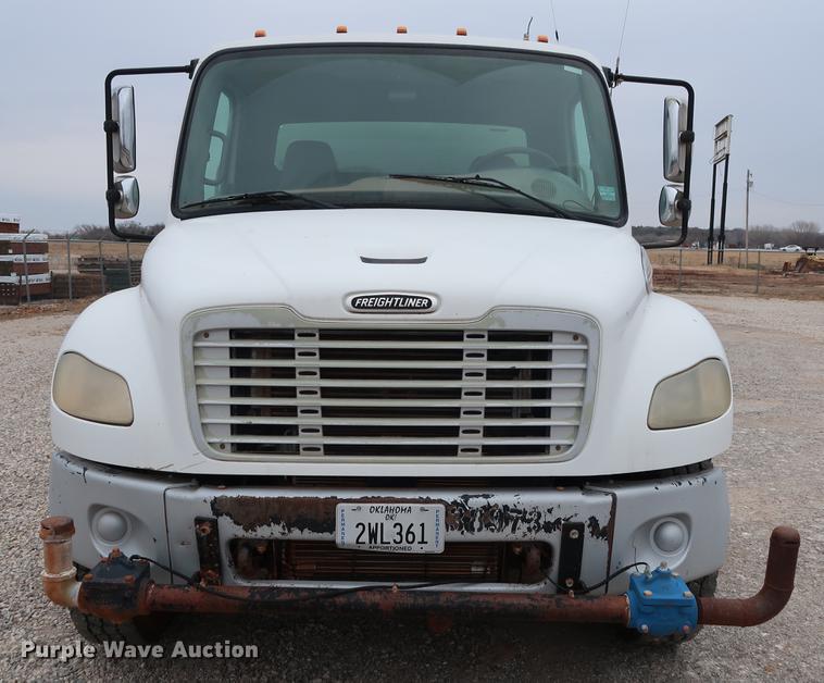 image for item DG3305 2003 Freightliner Business Class M2 water truck