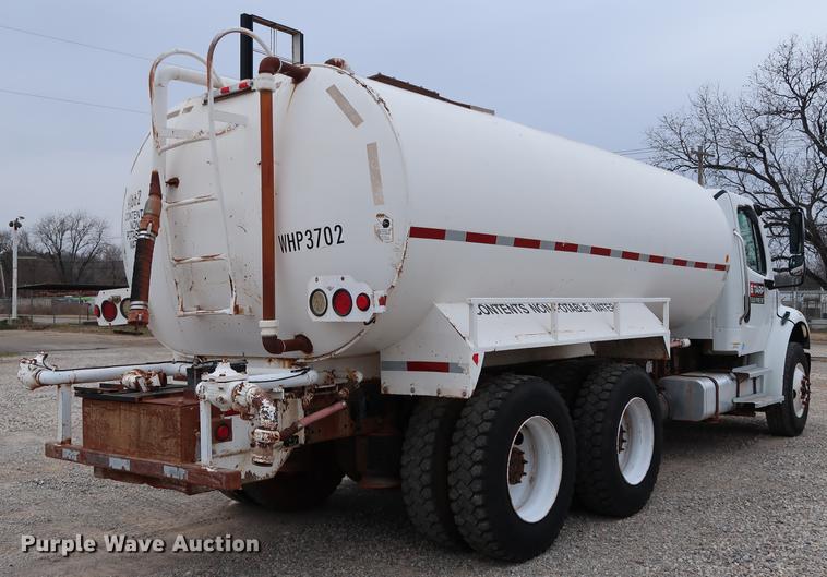 image for item DG3305 2003 Freightliner Business Class M2 water truck